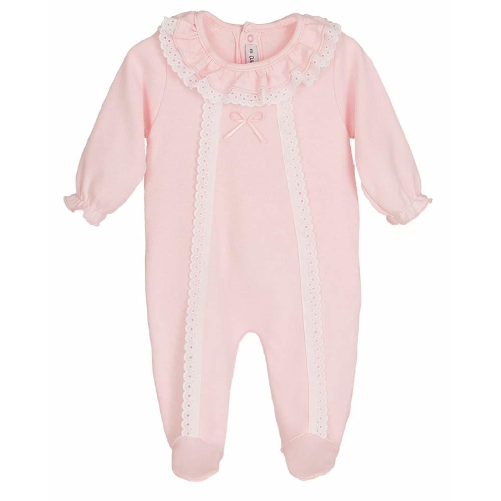 Pelele rosa bebé con volantes y detalle bordado suave