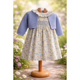 Vestido infantil floral de primavera con cuello volante